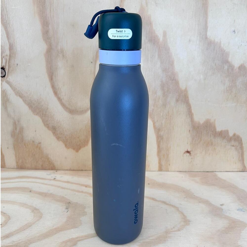Owala - FreepSip Twist Lazer Engraves Bottle 24oz. Blue